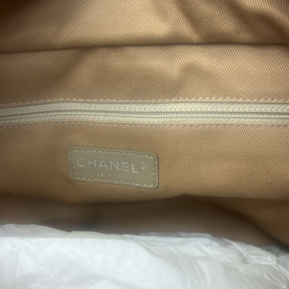 Authentic Chanel Tote Bag - Excellent Condition - Picture 6 of 11